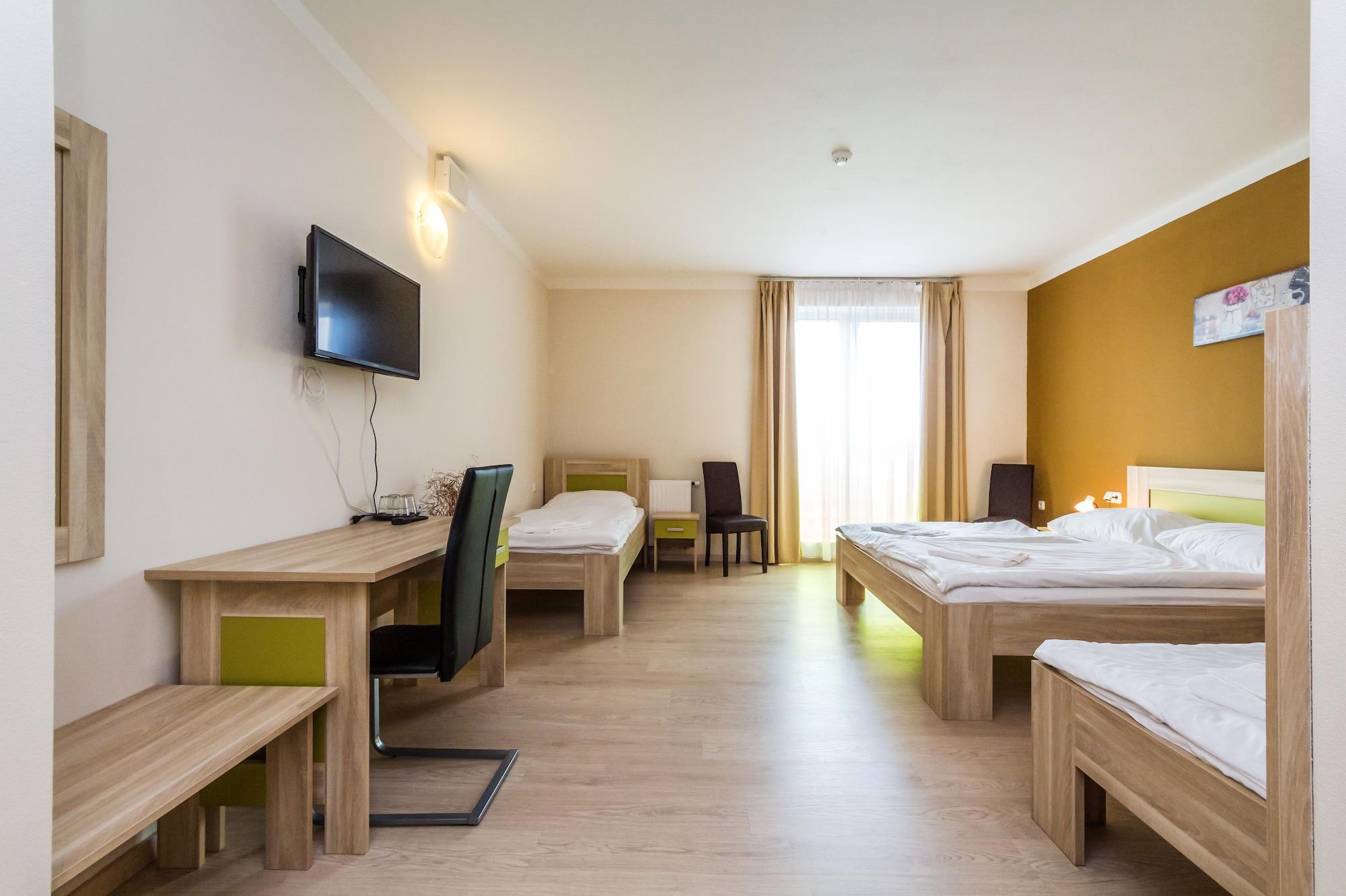 Nad Kralovnou Hotel & Restaurant Prag Exteriör bild