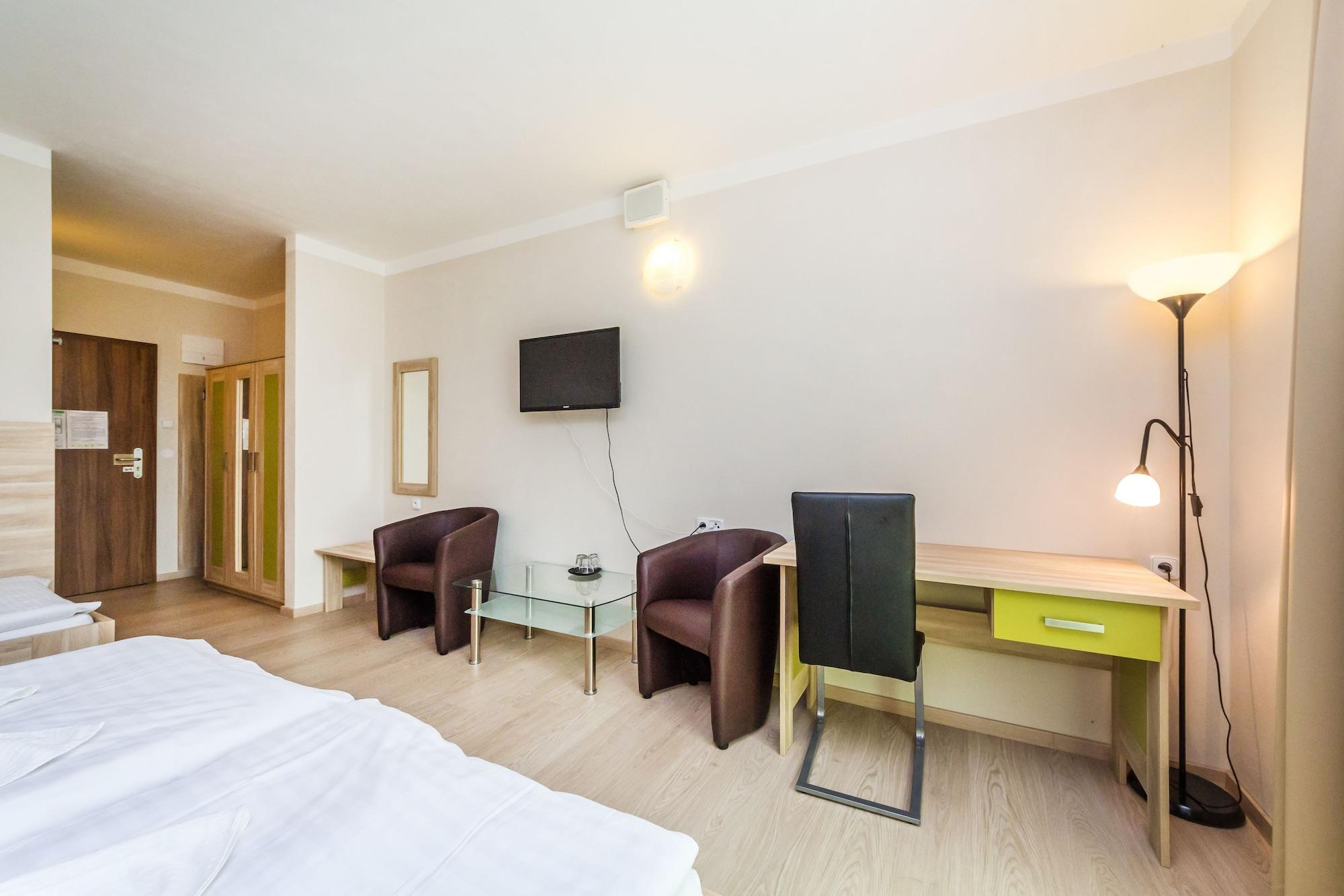 Nad Kralovnou Hotel & Restaurant Prag Exteriör bild