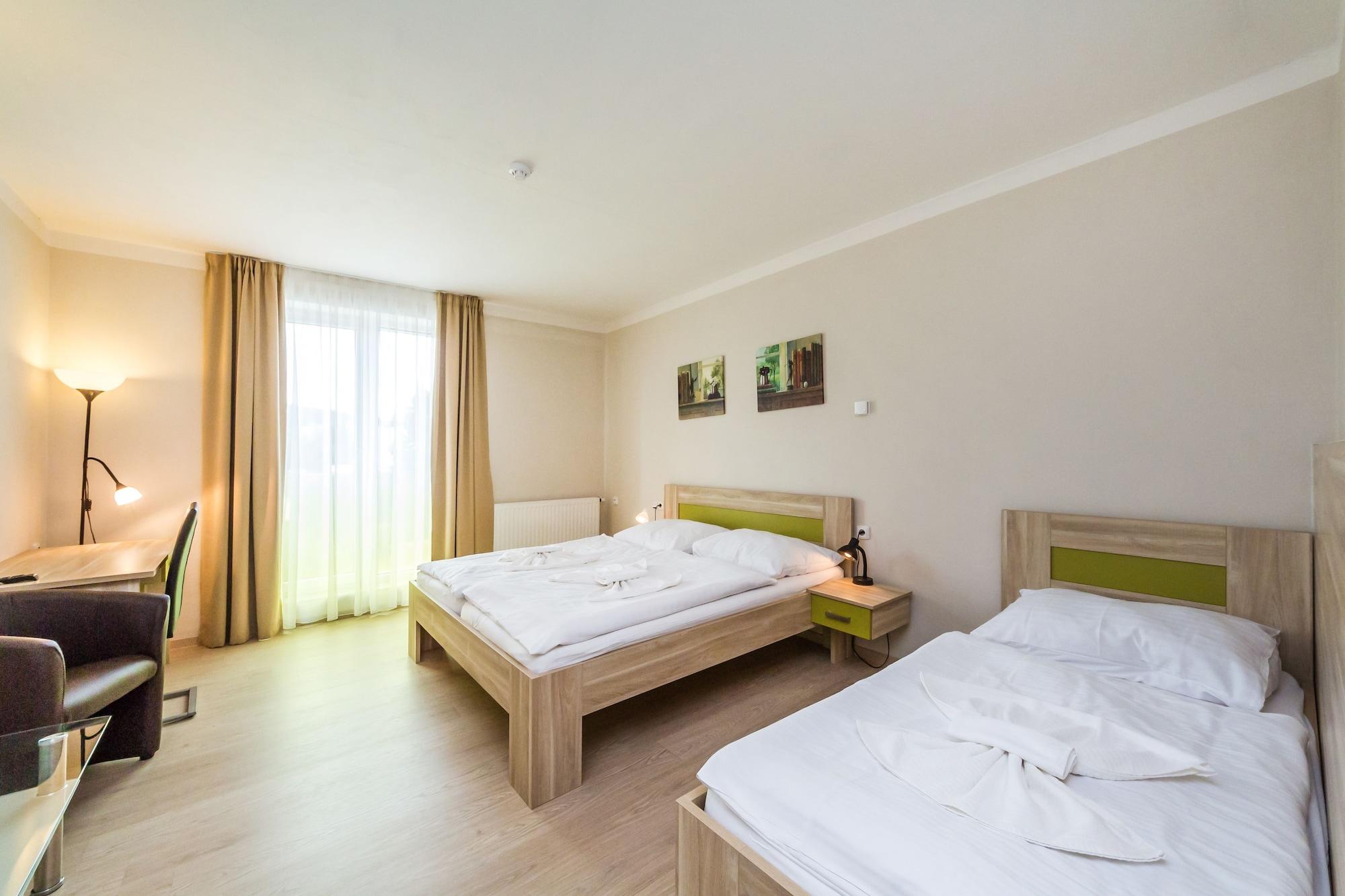 Nad Kralovnou Hotel & Restaurant Prag Exteriör bild