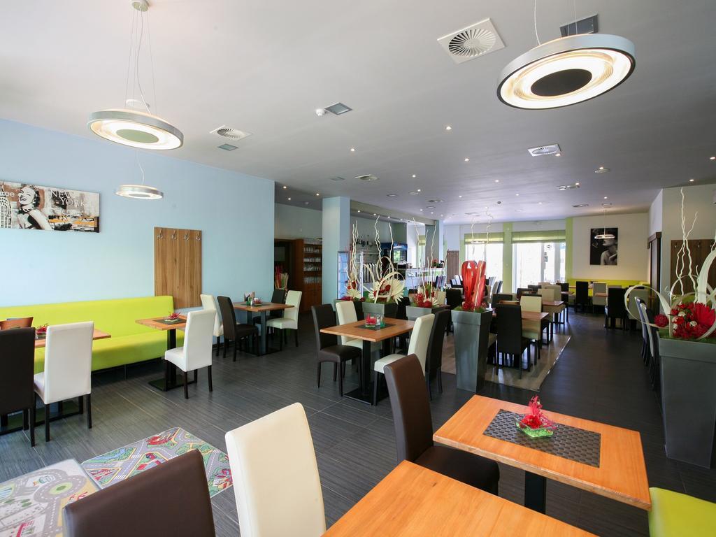 Nad Kralovnou Hotel & Restaurant Prag Rum bild