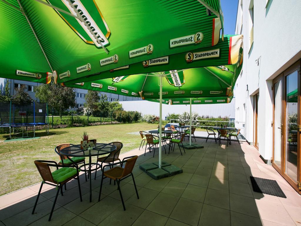 Nad Kralovnou Hotel & Restaurant Prag Rum bild