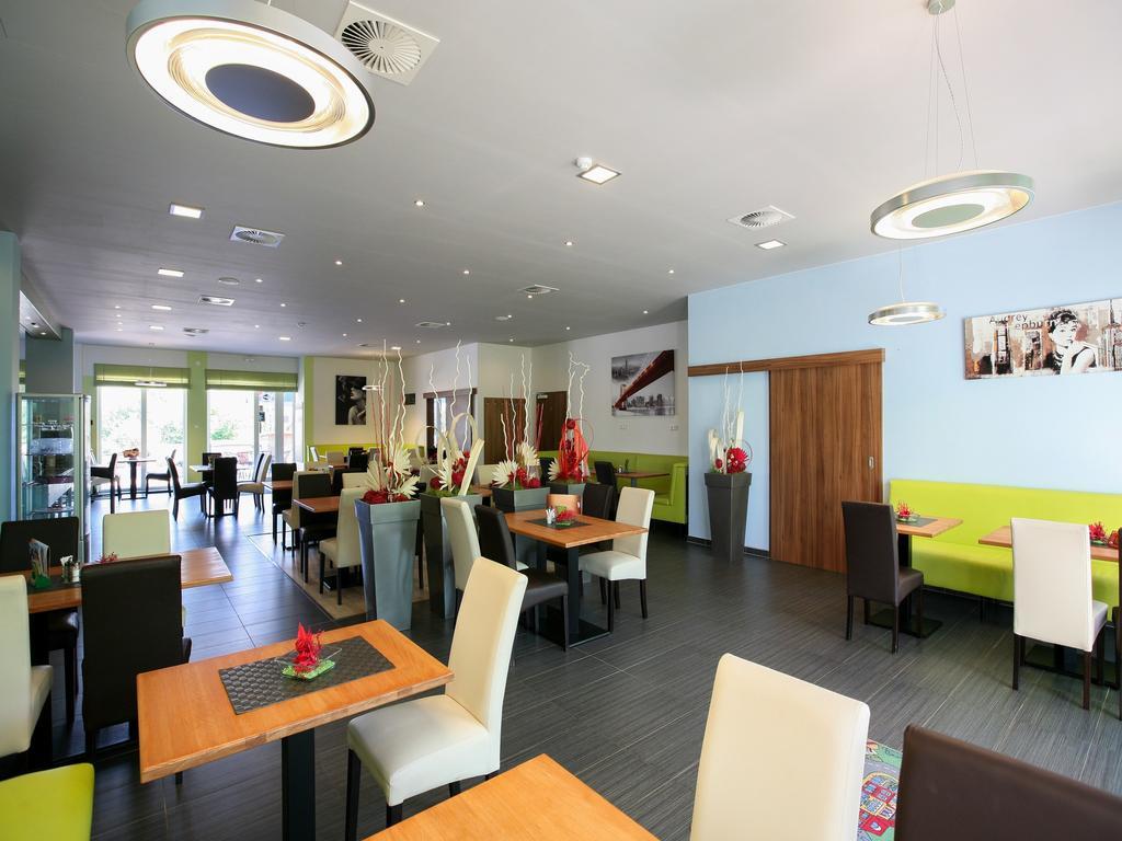 Nad Kralovnou Hotel & Restaurant Prag Rum bild