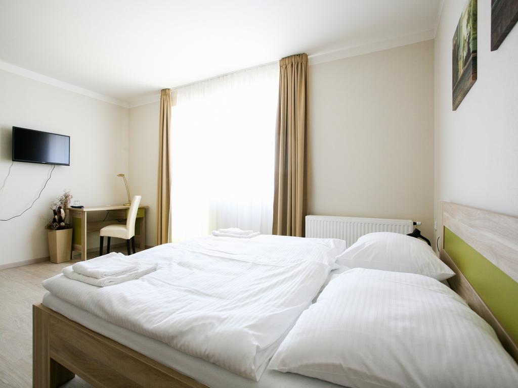 Nad Kralovnou Hotel & Restaurant Prag Rum bild