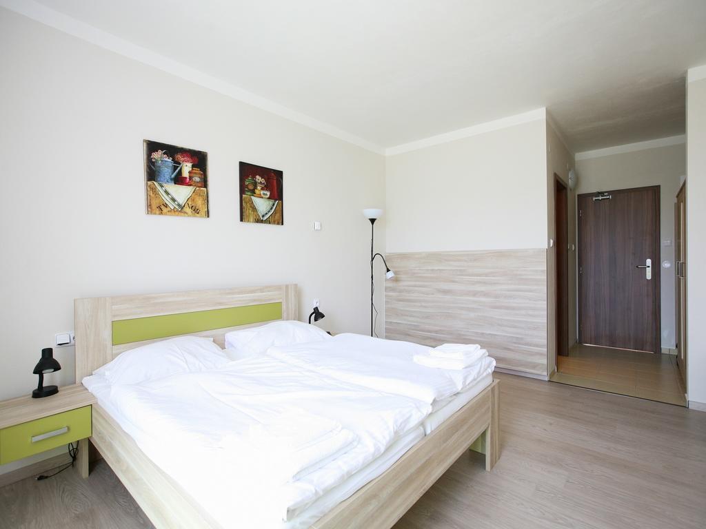 Nad Kralovnou Hotel & Restaurant Prag Exteriör bild
