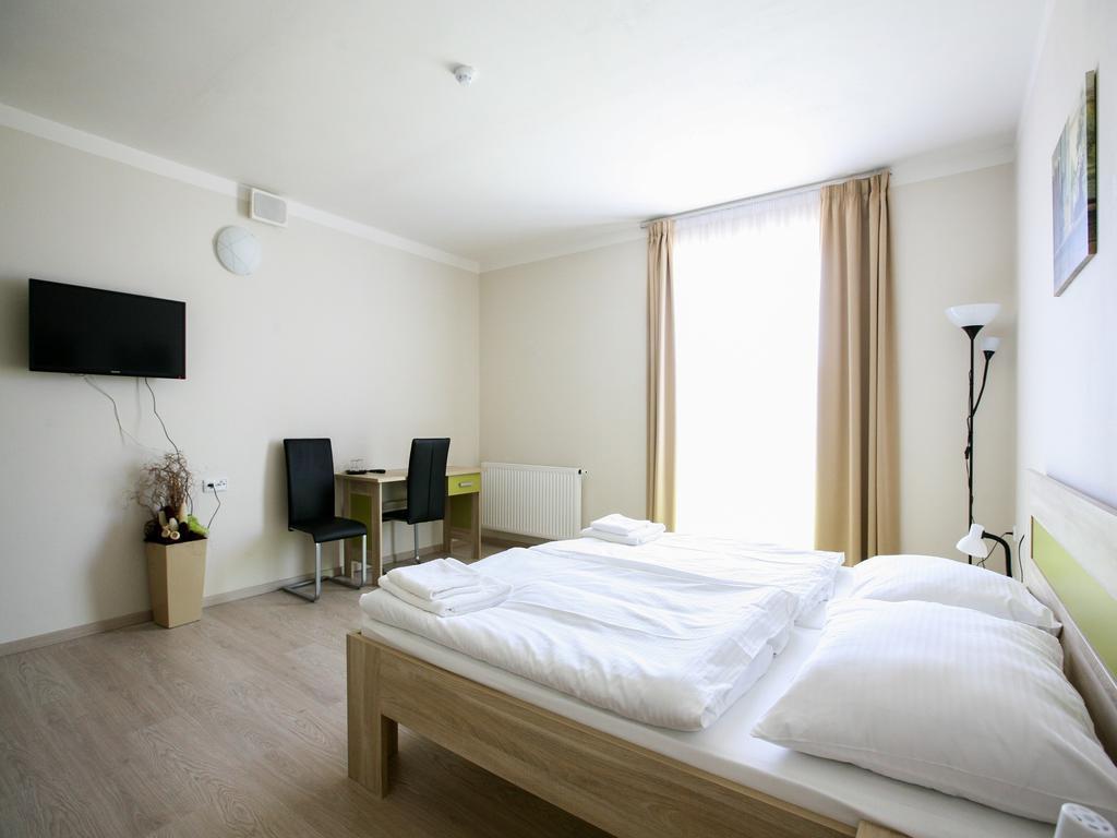 Nad Kralovnou Hotel & Restaurant Prag Rum bild