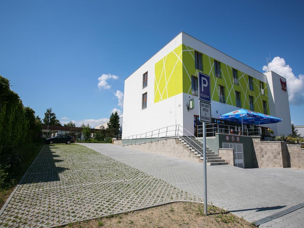 Nad Kralovnou Hotel & Restaurant Prag Exteriör bild
