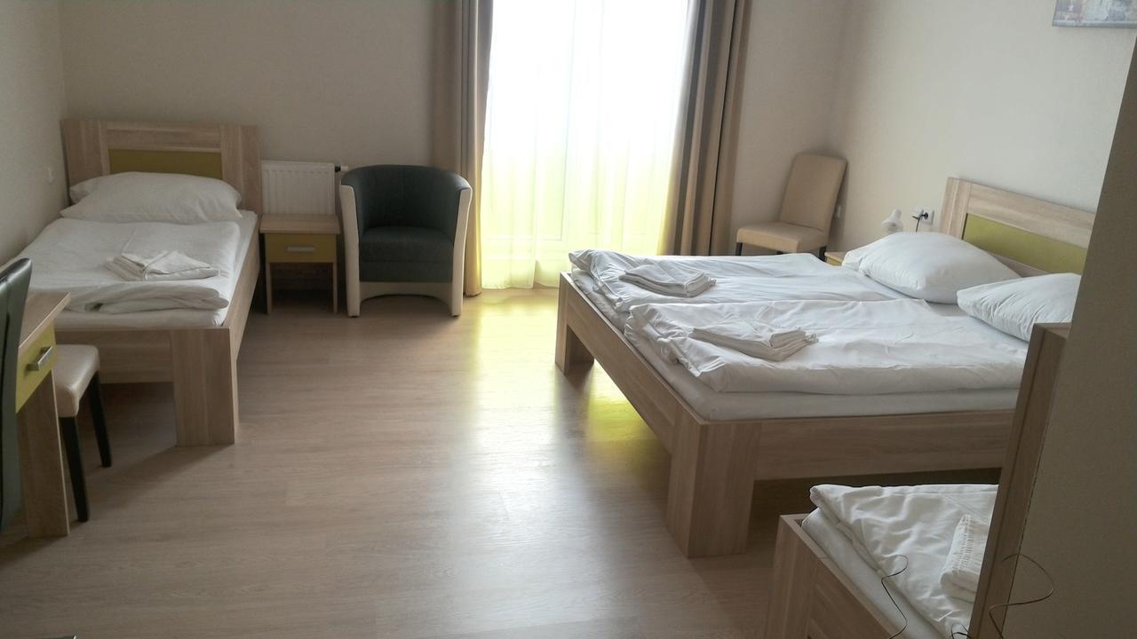 Nad Kralovnou Hotel & Restaurant Prag Exteriör bild