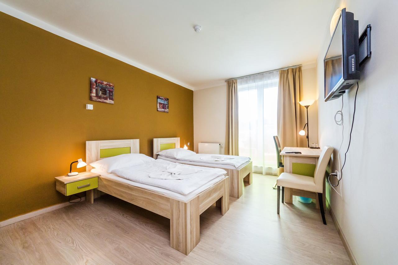 Nad Kralovnou Hotel & Restaurant Prag Exteriör bild